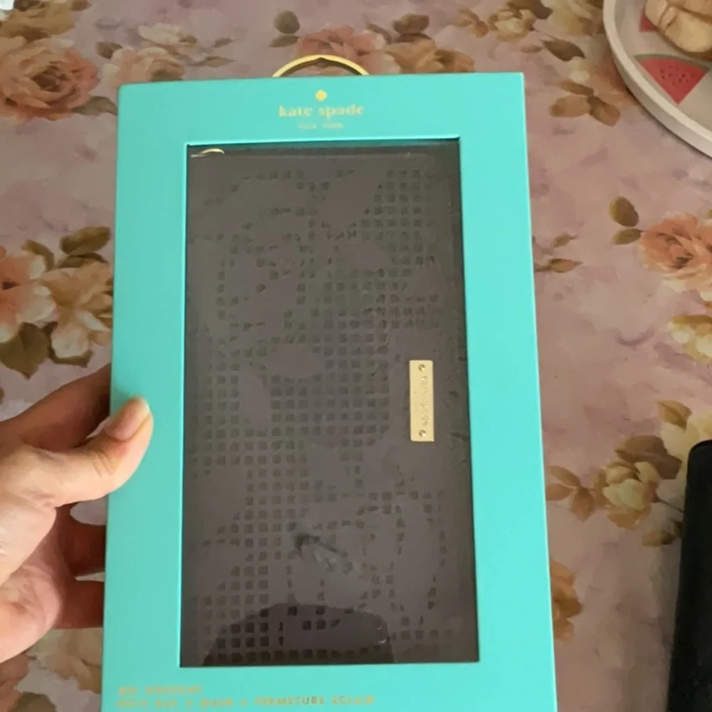 Kate Spade Perforated Wallet ♠️ - Picture 3 of 11